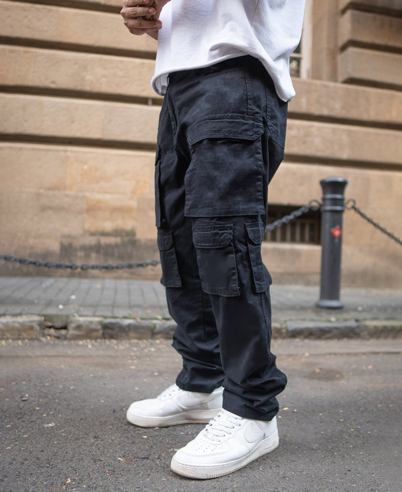 Black Regular Fit Cargo Pant With Multiple Pockets